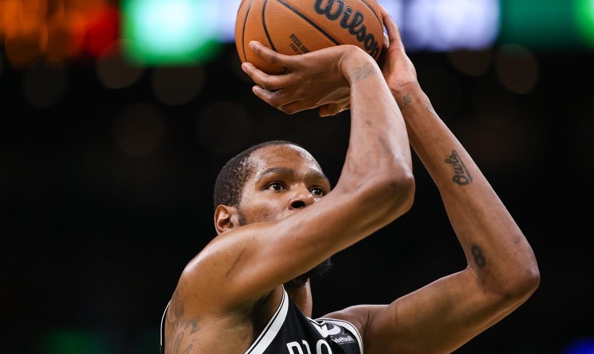 在线娱乐-杜兰特在澳大利亚队比赛中出色发挥，晋级下一阶段引发热议！观众掌声雷动(2025f1澳大利亚)